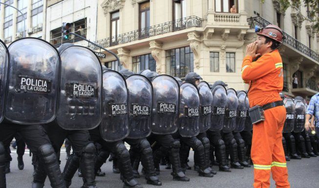 Paros y protestas, represión policial