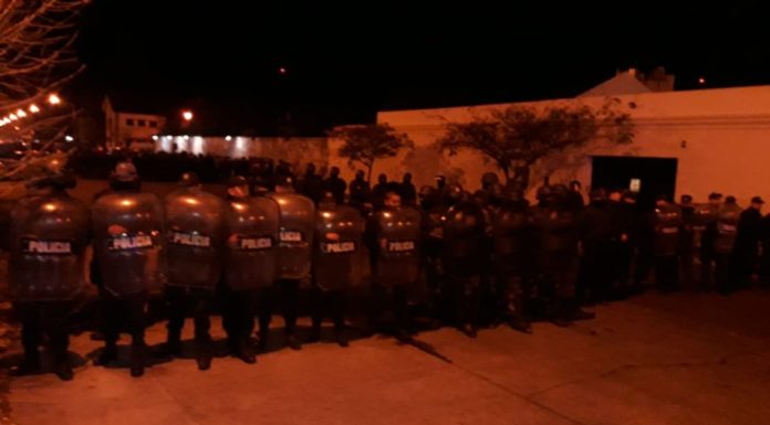 ¡Repudiamos la represión a docentes en Chubut!